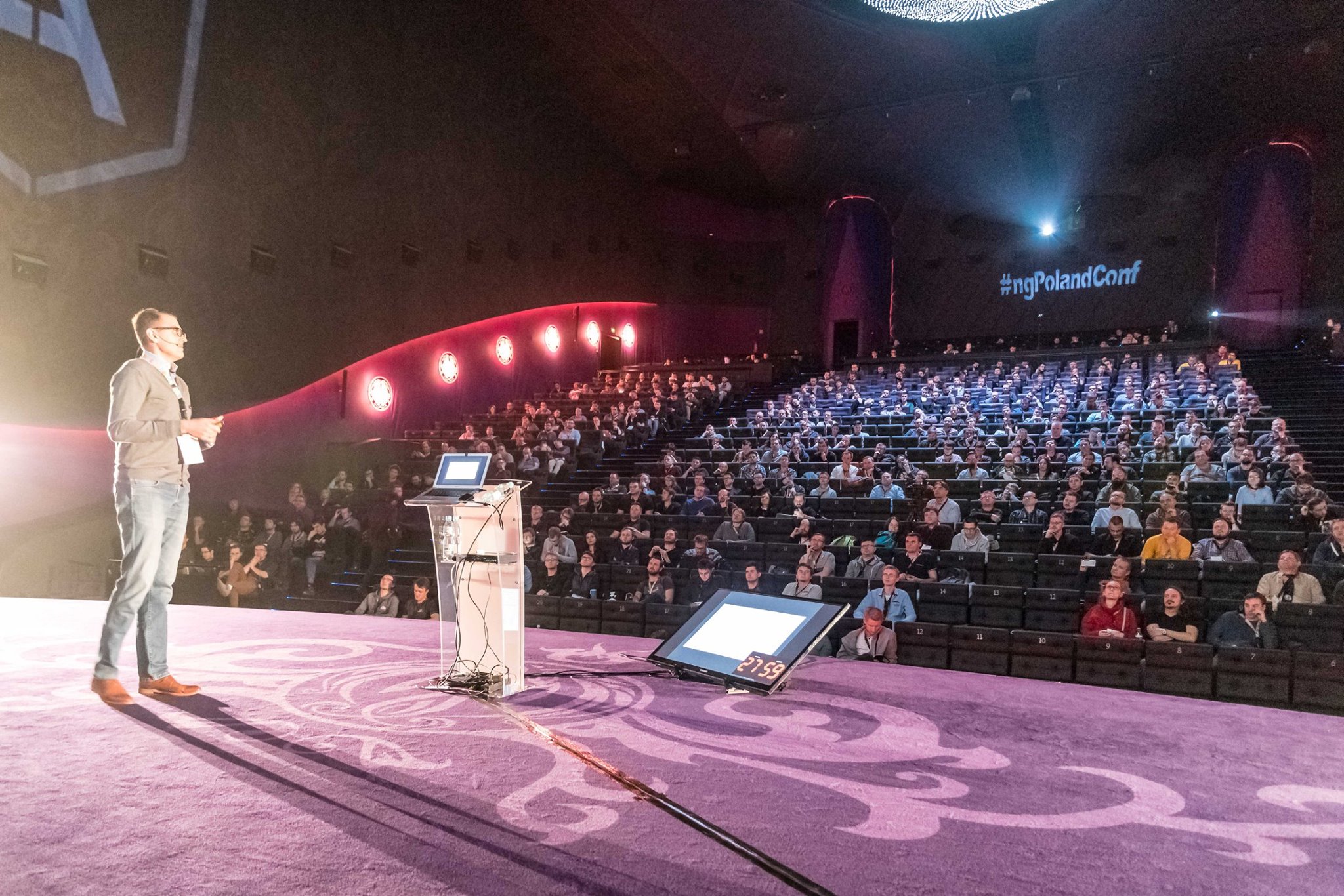 Miłosz Piechocki speaking at NgPoland 2017
